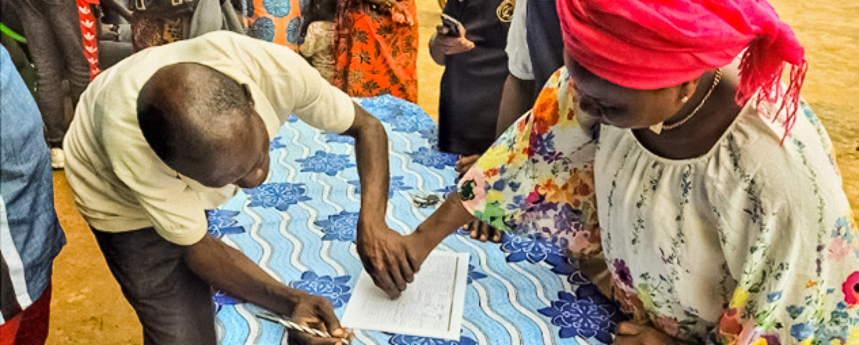 Remise du manuel opérationnel pour la formalisation des droits fonciers coutumiers au Liberia Land Authorithy